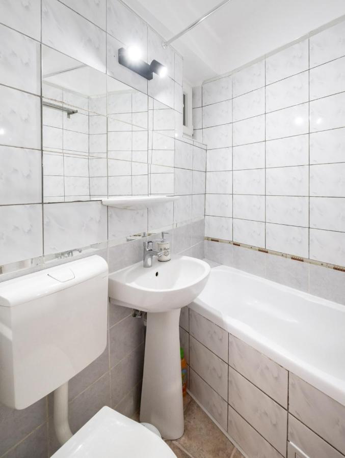 Laroka House Cosy And Modern Apartment Universitate-City Centre ブカレスト エクステリア 写真
